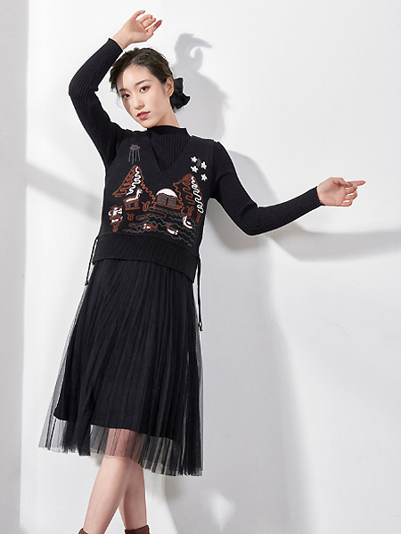 薇可蔻V.kekou女装品牌2021春夏黑色网纱连衣裙