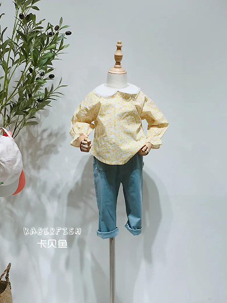 卡贝鱼童装品牌2021春夏娃娃领小碎花黄色上衣