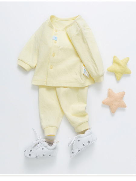 婴姿坊童装品牌2021春夏米黄色可爱排扣套装