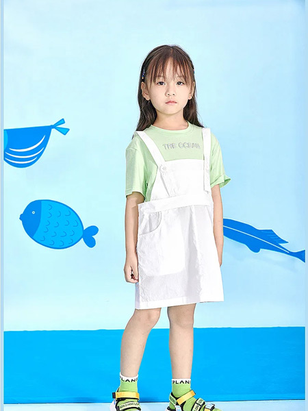 寶貝童裝品牌2021春夏青色印字母短袖上衣