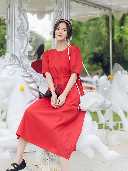 歌米裳女装品牌2021春夏红色圆领减龄可爱连衣裙
