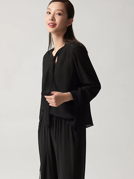那禾NAHE女装品牌2021夏季黑色宽松显瘦上衣