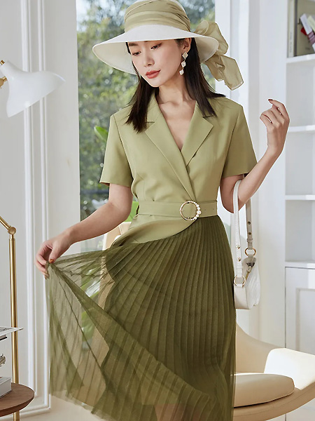 歌蒂诗女装品牌2021夏季绿色女人味时尚连衣裙