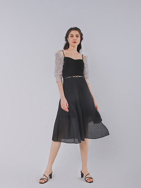 VESPER LYND女装品牌2021夏季吊带时尚设计感连衣裙