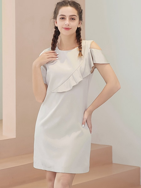 艾诺绮女装品牌2021夏季小清新减龄露肩连衣裙