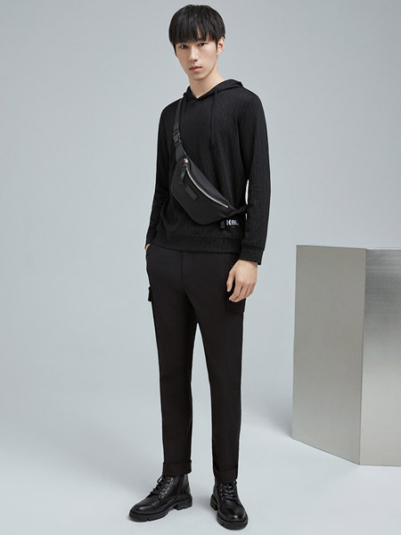卡尔丹顿男装品牌2021春夏季黑色薄款透气卫衣