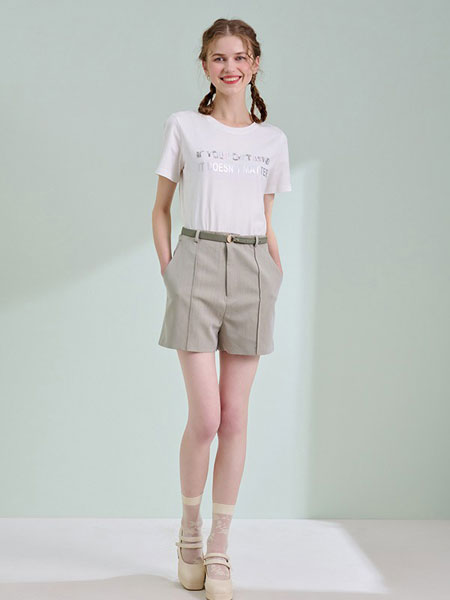 轩日女装品牌2021春白色白色吸汗T恤