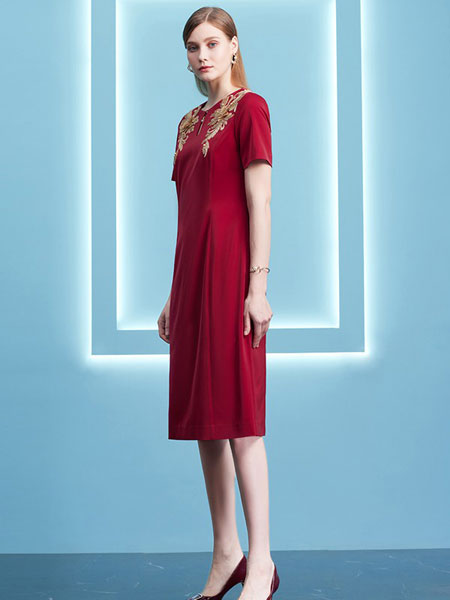KODICE女装品牌2021春夏暗红色复古优雅连衣裙