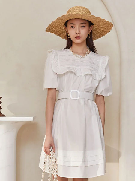 蔓诺蒂女装品牌2021夏季度假纯色束腰连衣裙