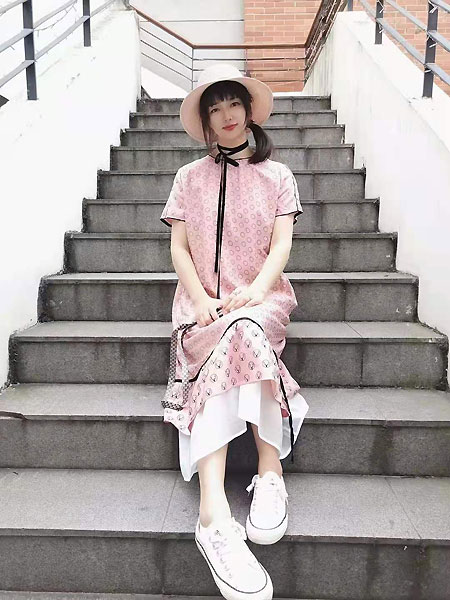 庄玛女装品牌2021夏季粉色淑女中国风连衣裙