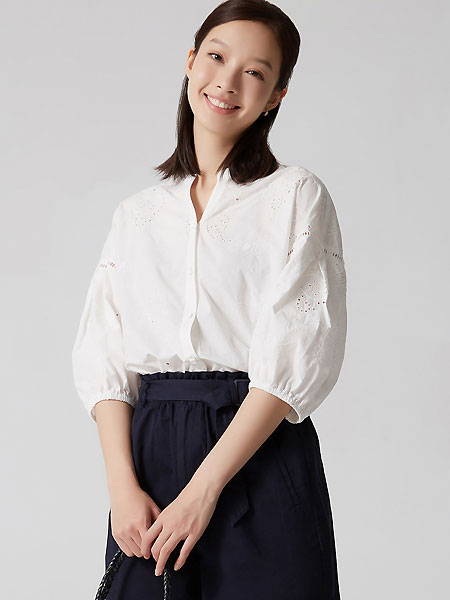 ClothScenery布景女装品牌2021夏季小V领镂空设计感五分袖纯棉衬衣