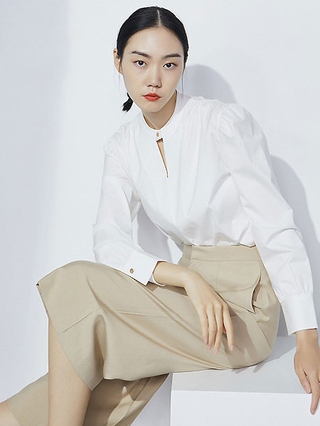 微奢零度女装品牌2021夏季通勤小立领套头长袖衬衫米白