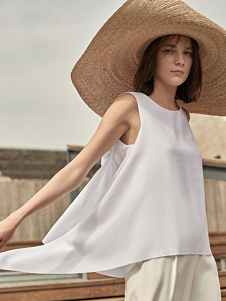 YBAI亦白女装品牌2021夏季不规则下摆纯色上衣