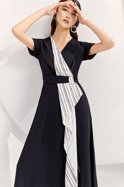 苏选SUXUAN女装品牌2021春夏新款气质纹拼接修身显瘦不规则连衣裙