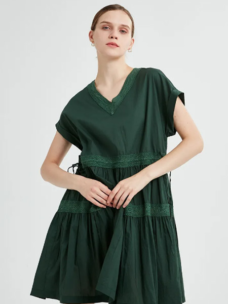 水淼SHUIMIAO女装品牌2021夏季墨绿色连衣裙