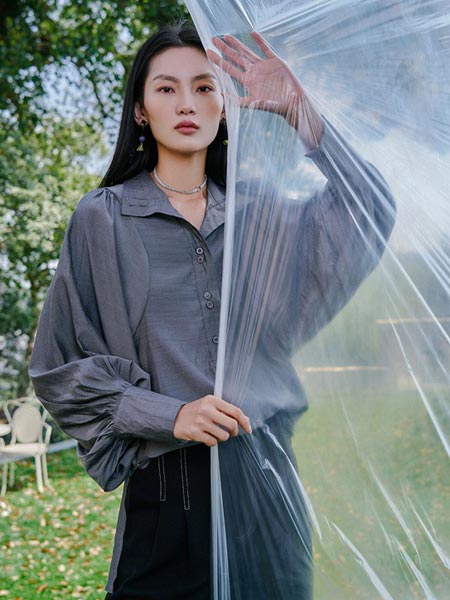 纳兰羽NAVAELAY女装品牌2021春夏港风气质宽松长袖衬衫