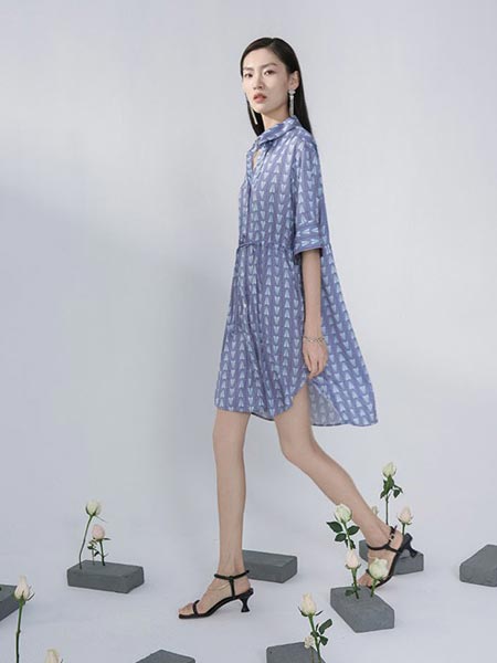 纳兰羽NAVAELAY女装品牌2021春夏新款泡泡袖立领中长裙子