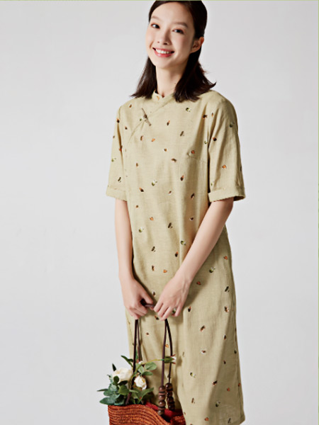 ClothScenery布景女装品牌2021夏季哑光绿连衣裙