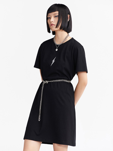 欧宝女装品牌2021夏季黑色气质显瘦圆领中长上衣