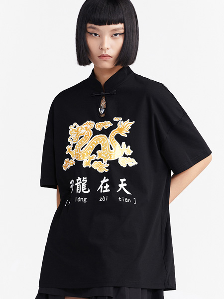 欧宝女装品牌2021夏季国潮盘扣设计创意印花短袖T恤