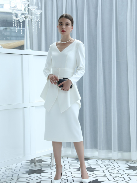 卡米莉亚Camilliar 私人定制女装品牌2021夏季白色气质V领修身连衣裙
