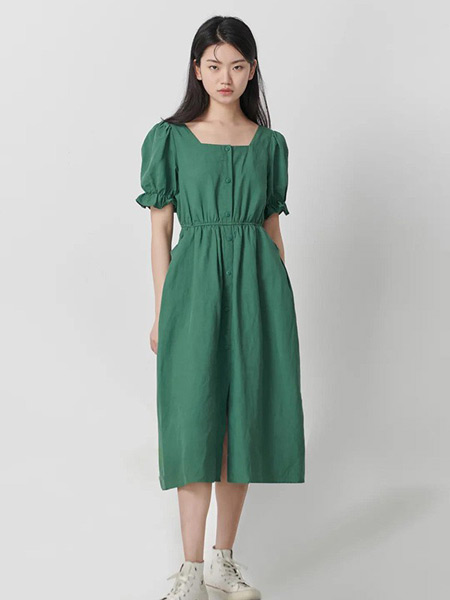 本涩BSIEE女装品牌2021夏季墨绿色收腰连衣裙