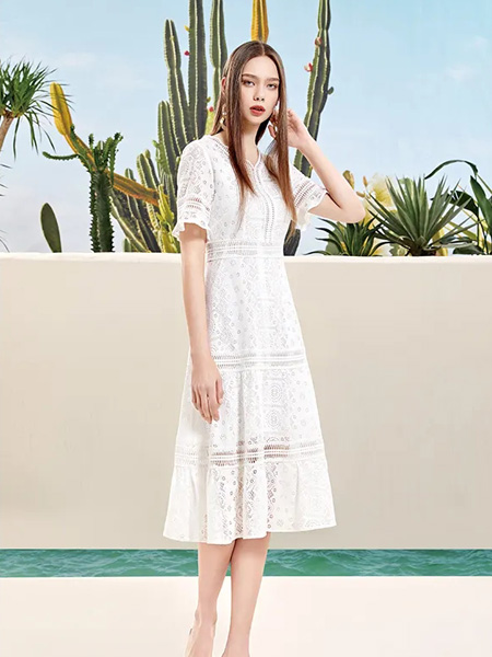 西子印象女装品牌2021夏季白蕾丝镂空刺绣连衣裙