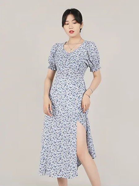 艾奴伊女装品牌2021夏季青花瓷改良旗袍