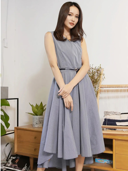 Aline阿萊女裝品牌2021春夏簡約經典藍白格連衣裙