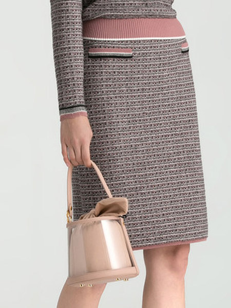 欧柏兰奴女装品牌2021秋冬新款高腰针织包臀裙粉黑羊毛中裙