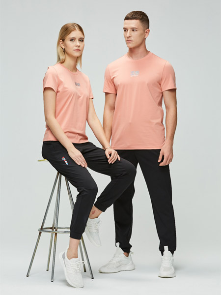 斯飞图SIFLYTO运动品牌2021春夏情侣款粉色圆领刺绣T恤