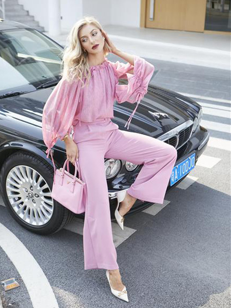 优娜女装品牌2021春夏粉色宽松透气上衣套装