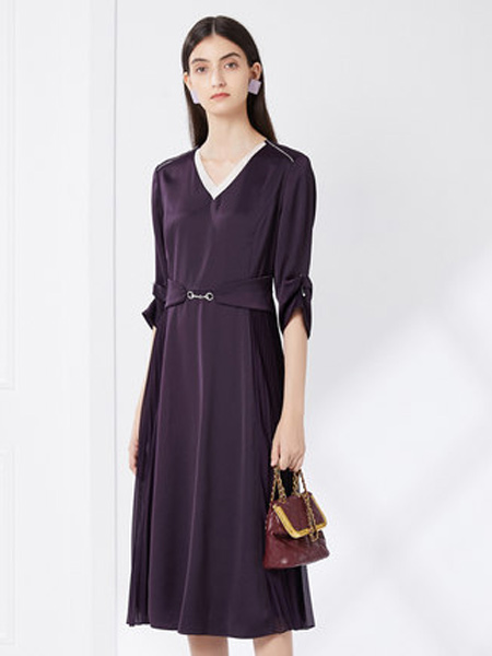 卡迪黛尔女装品牌2021秋季法式风压褶优雅V领气质连衣裙