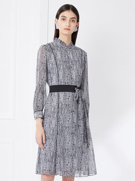 卡迪黛尔女装品牌2021秋季新款洋气印花立领气质时尚通勤淑女中长连衣裙