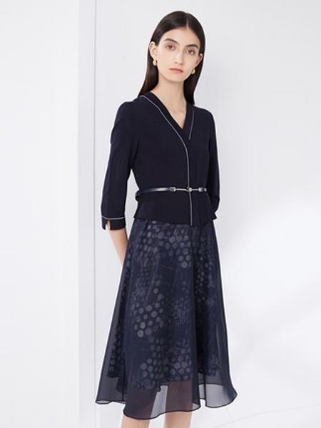 卡迪黛尔女装品牌2021秋季新款网纱拼接优雅别致时尚流行针织连衣裙