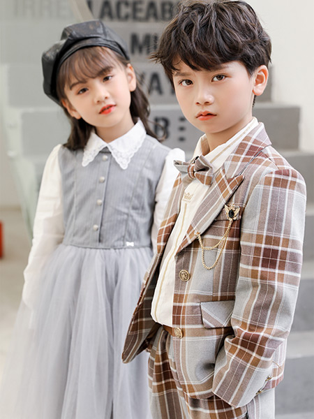 两个小朋友童装童装品牌2021秋冬痞帅格子纹路西装套装