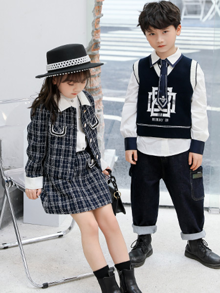 两个小朋友童装童装品牌2021秋冬蓝色印花针织背心套装