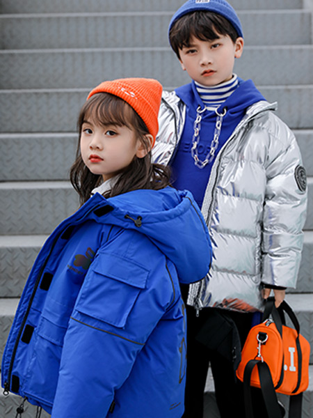 两个小朋友童装童装品牌2021秋冬蓝色加绒羽绒服外套
