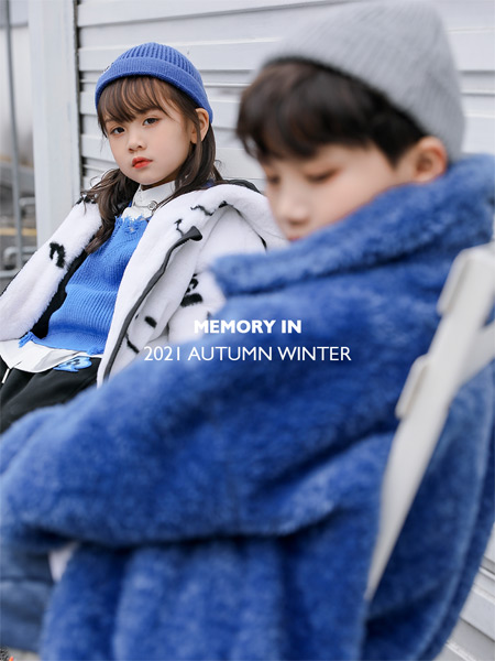两个小朋友童装童装品牌2021秋冬蓝色打底针织毛衣