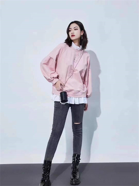卡索女装品牌2021秋季粉色小熊刺绣卫衣套装