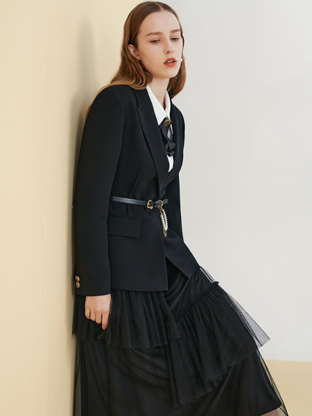 沙与沫女装品牌2021秋季欧美时尚黑心小西装外套