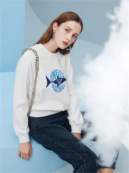 沙与沫女装品牌2021秋季鲨鱼刺绣印花卫衣套装