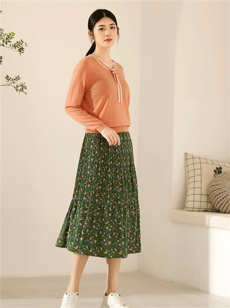 依伽依佳女装品牌2021秋季系带圆领纯色针织上衣
