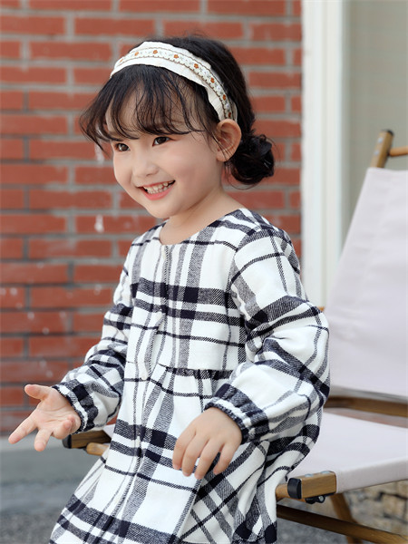 摩米童装品牌2021秋季格子纹路圆领连衣裙