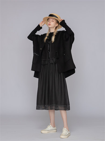庄玛女装品牌2021秋季褶皱黑色半身裙