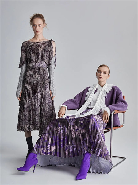 必然女装品牌2021秋季紫色羊绒针织衫外套