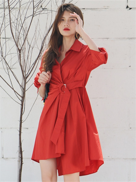 ILLRRA妍啦女装品牌2021秋季红色气质褶皱修身连衣裙