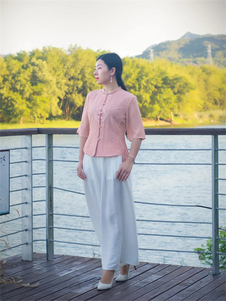 木棉道女装品牌2021秋季粉色衣襟刺绣衬衫