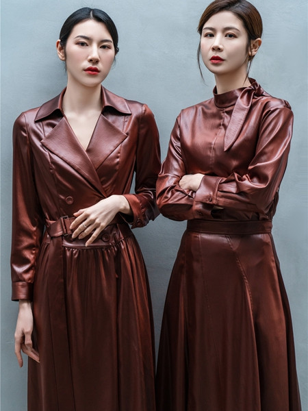 3ffusive女装品牌2021秋季圆领系带修身皮衣衬衫两件套