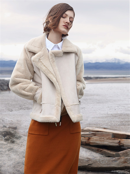 FEARCHARIA（凡诗琪）女装品牌2021秋季羊绒针织保暖外套